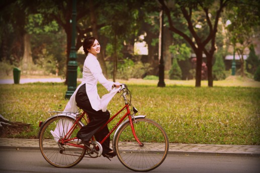 Hưởng ứng kế hoạch "Đi xe đạp vì môi trường": Thiếu nữ Việt duyên với xe đạp