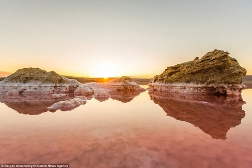 Chiêm ngưỡng cảnh đẹp nghẹt thở của hồ nước mặn ở Crimea 