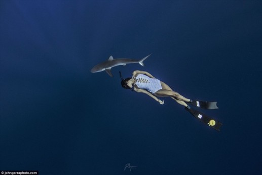 Bộ ảnh gợi càm của "Nữ hoàng cá đuối" 15