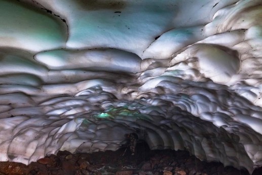 Vẻ đẹp sửng sốt của kỳ quan hang băng nổi tiếng TG