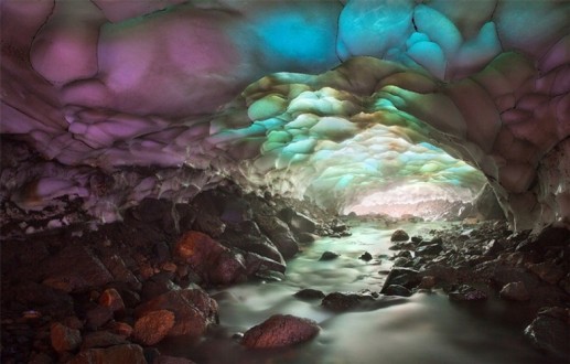 Vẻ đẹp sửng sốt của kỳ quan hang băng nổi tiếng TG