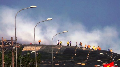   TP.HCM:Cháy "núi" rác Đa Phước, khói bụi bay khắp nội ô 