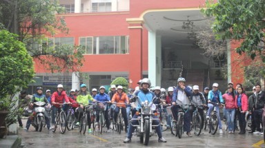  Nhà xuất bản TNMT và Bản đồ Việt Nam tổ chức đạp xe vì môi trường