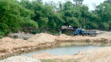   Tuyên Quang: Ngang nhiên khai thác cát sỏi trái phép trên sông Phó Đáy 