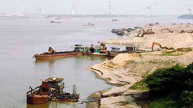 Hưng Yên: Ngăn chặn tình trạng khai thác cát trái phép trên sông Hồng và sông Luộc