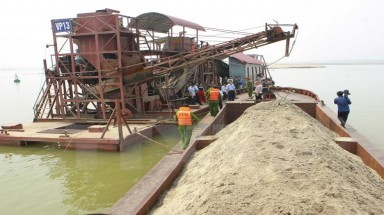  Tuyên Quang yêu cầu chấm dứt mọi hoạt động khai thác cát sỏi trên sông Phó Đáy 