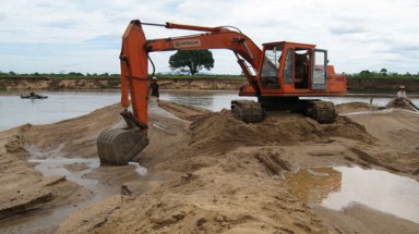 Tiền Giang: Chấn chỉnh hoạt động khai thác cát