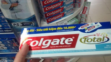  Nhiều sản phẩm Colgate total tại Việt Nam chứa triclosan có thể gây ung thư