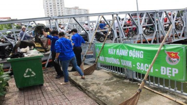  Công ty TNHH MTV Môi trường đô thị TP. HCM tổng vệ sinh dọc hai bên tuyến kênh Nhiêu Lộc -Thị Nghè