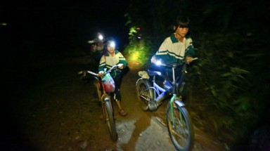 Đắk Lắk: Học sinh băng rừng  đến trường từ... 3g sáng
