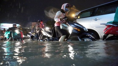   Sài Gòn mưa to và ngập nặng: Bao người đã ít yêu thành phố này?