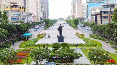   Đường Nguyễn Huệ - dòng kênh thành quảng trường đi bộ đầu tiên