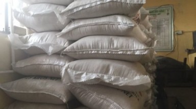  Tịch thu 2,5 tấn hàng nghi “gạo nhựa” từ Trung Quốc